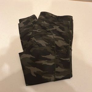 Athleta Ultimate Camo 7/8 Tight